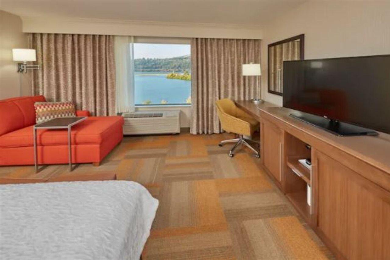Hampton Inn & Suites Худ-Ривер Экстерьер фото